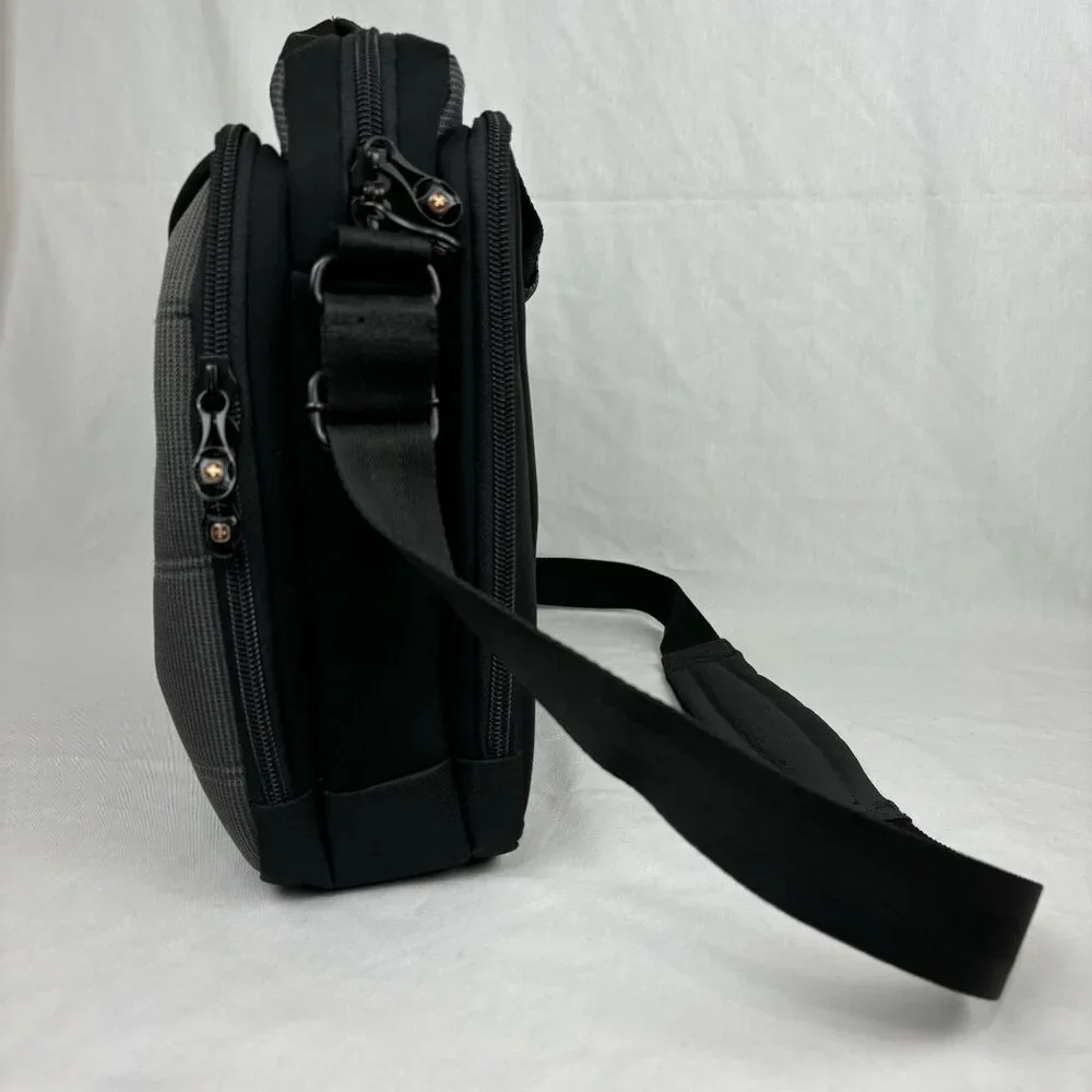 SwissGear Wenger Black & Gray Laptop Bag - Multiple Compartments Durable Fabric. - Picture 4 of 16